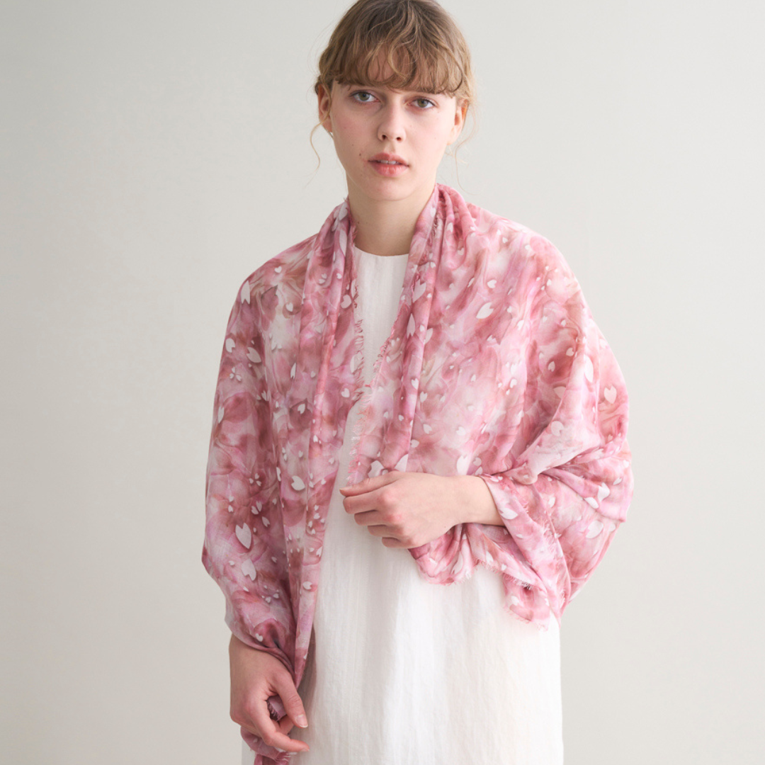 日本限定】桜プリントのストール「Saku」｜ファリエロ サルティ