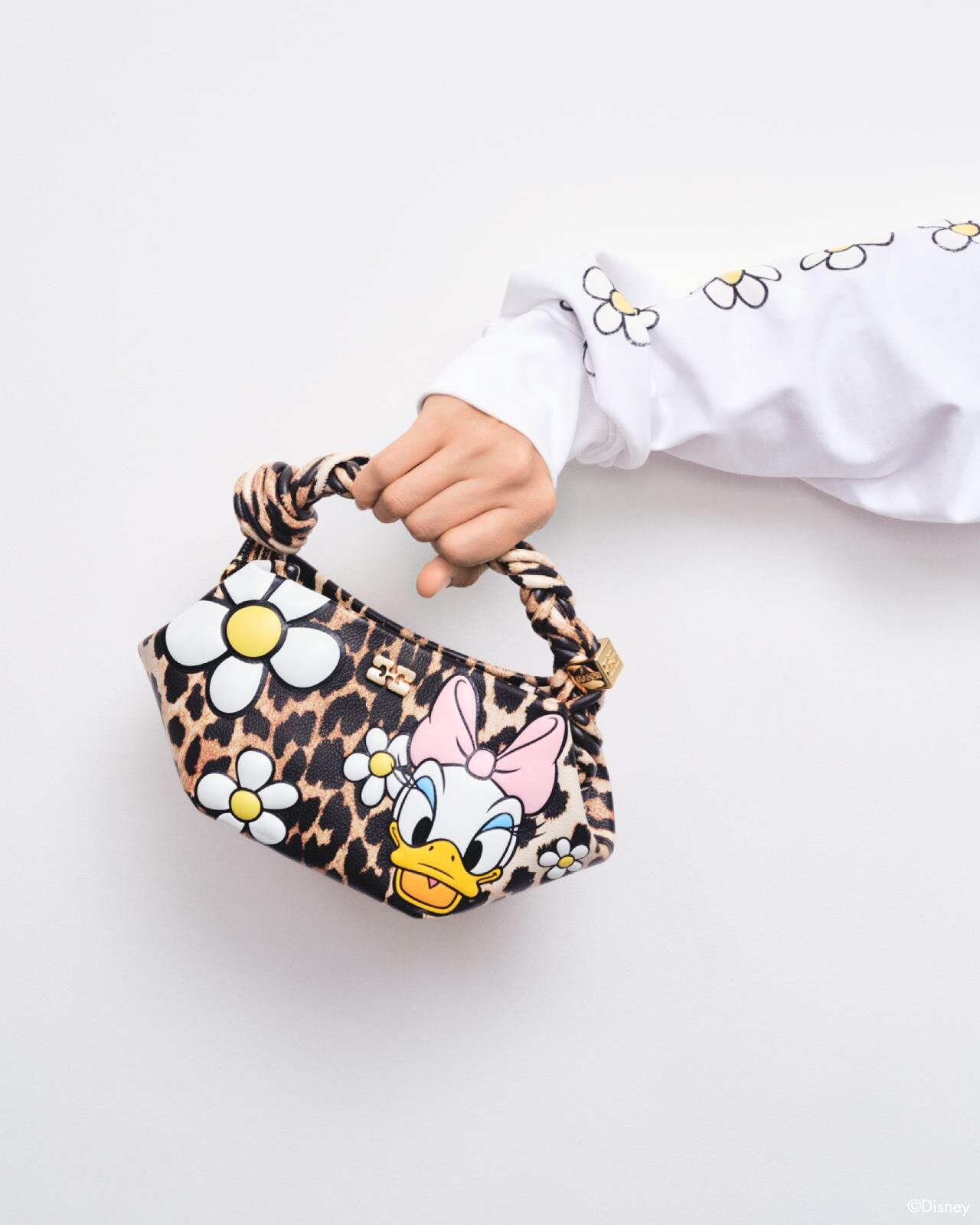 ガニー「ディズニー」デイジーダック主役のスウェットやバッグ