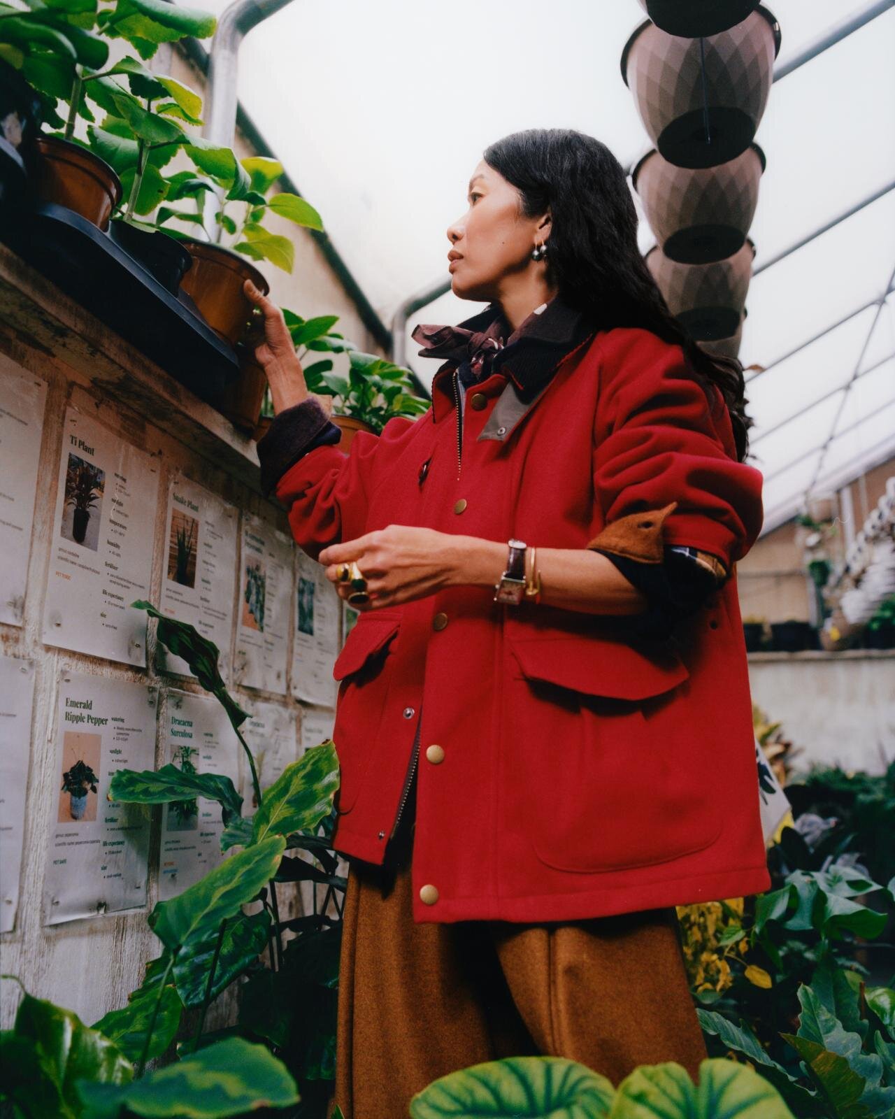 ノア×バブアー、“鮮やかレッド”のジャケット＆経年変化を楽しむ