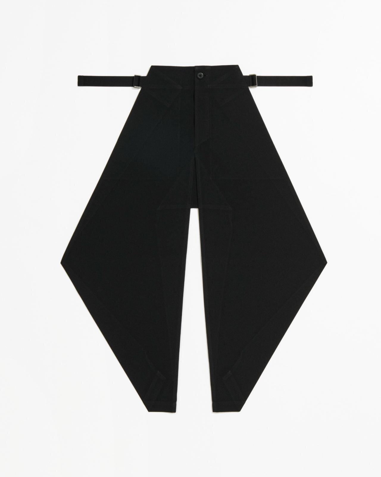 132 5. イッセイ ミヤケ“幾何学的な折り構造”の立体ワンピース＆平面に