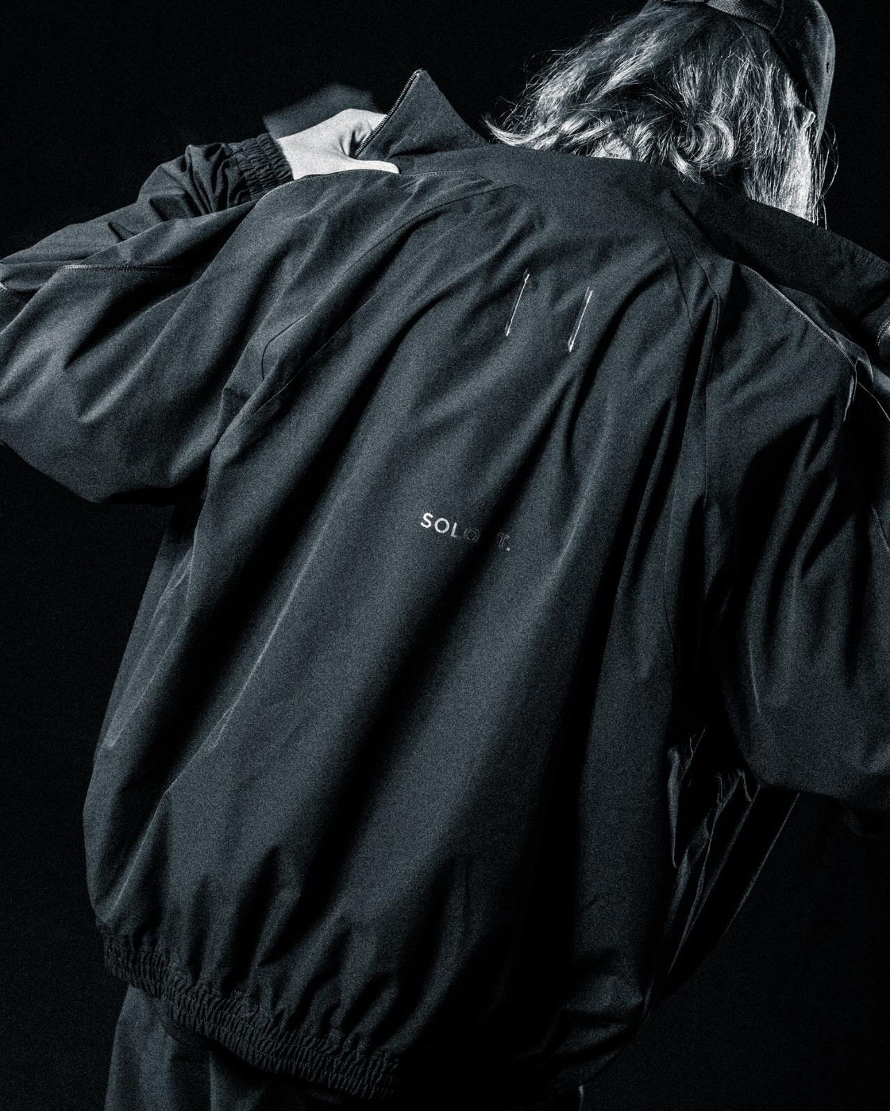 タカヒロミヤシタザソロイスト．×ニューエラ、“オールブラック”ロゴ