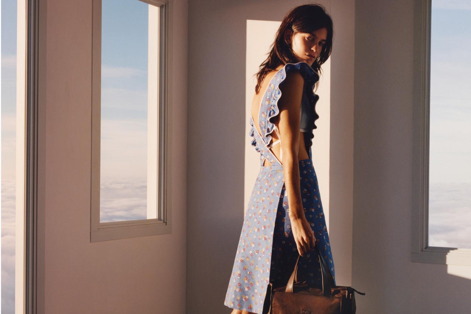 ミュウミュウ“エプロン”着想ウェア、レトロな小花柄ワンピースや