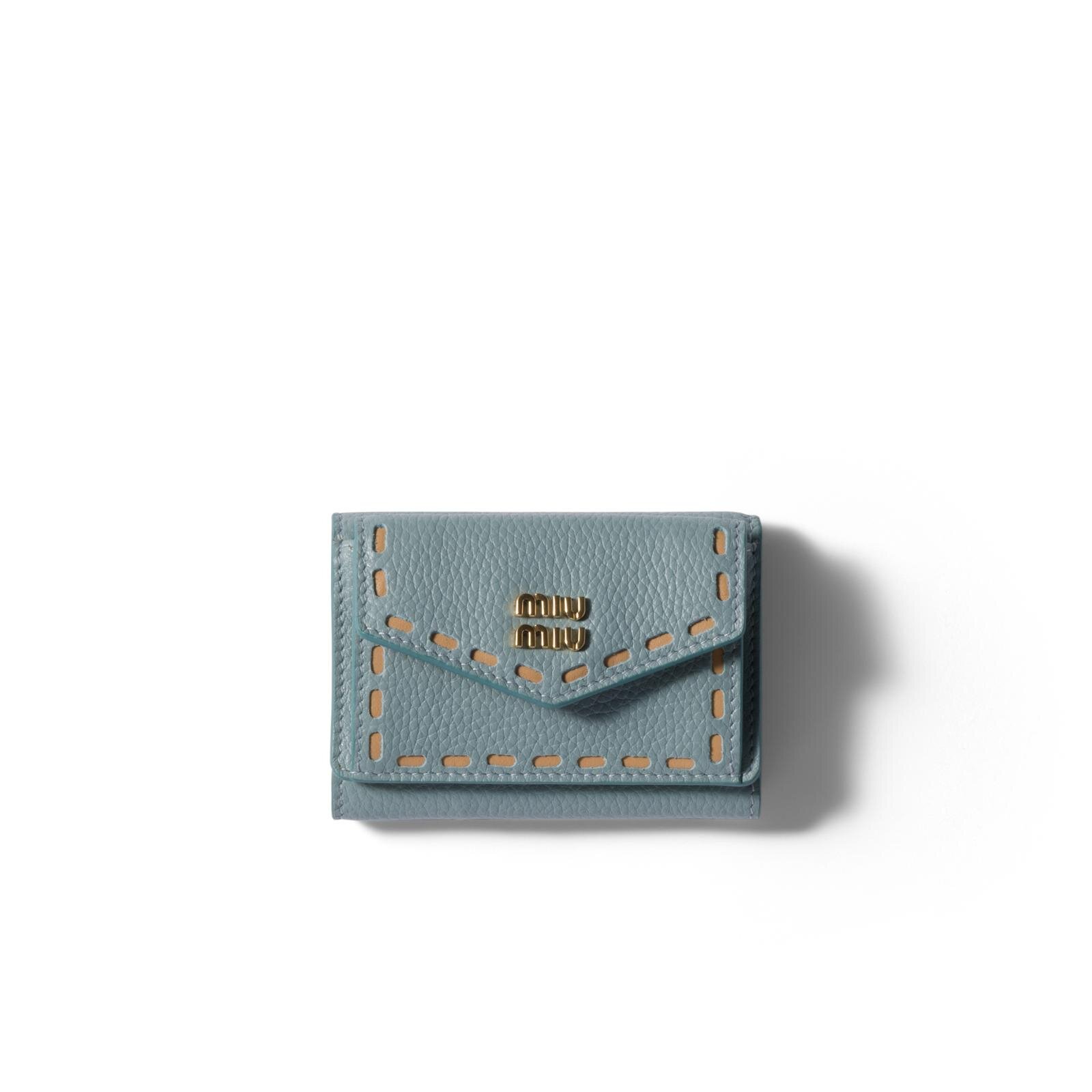 ミュウミュウ”ステッチ×バイカラー”財布に新色、三つ折りやカード