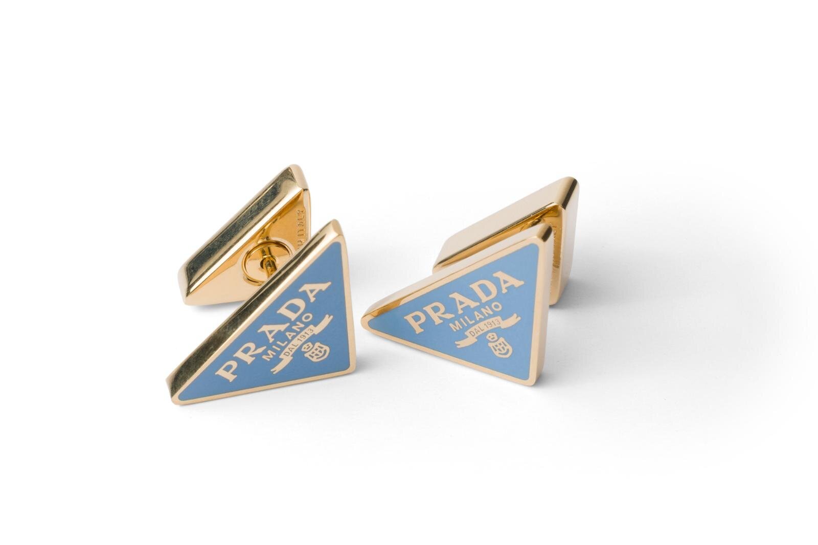 プラダ「トライアングルロゴ」春ジュエリー、柔らかな色彩のスタッド