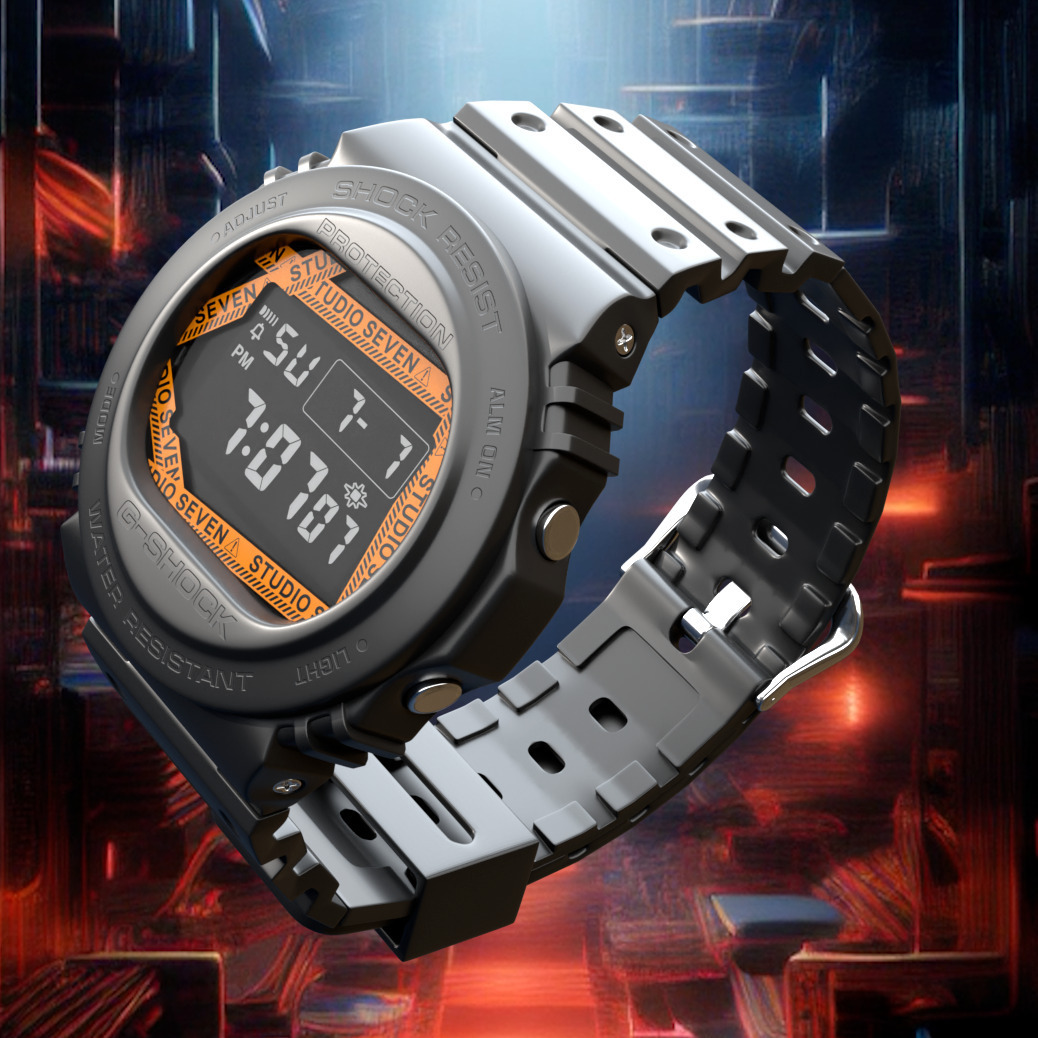 G-SHOCK×スタジオ セブンの腕時計、オレンジの“CAUTION”ロゴ入り文字盤