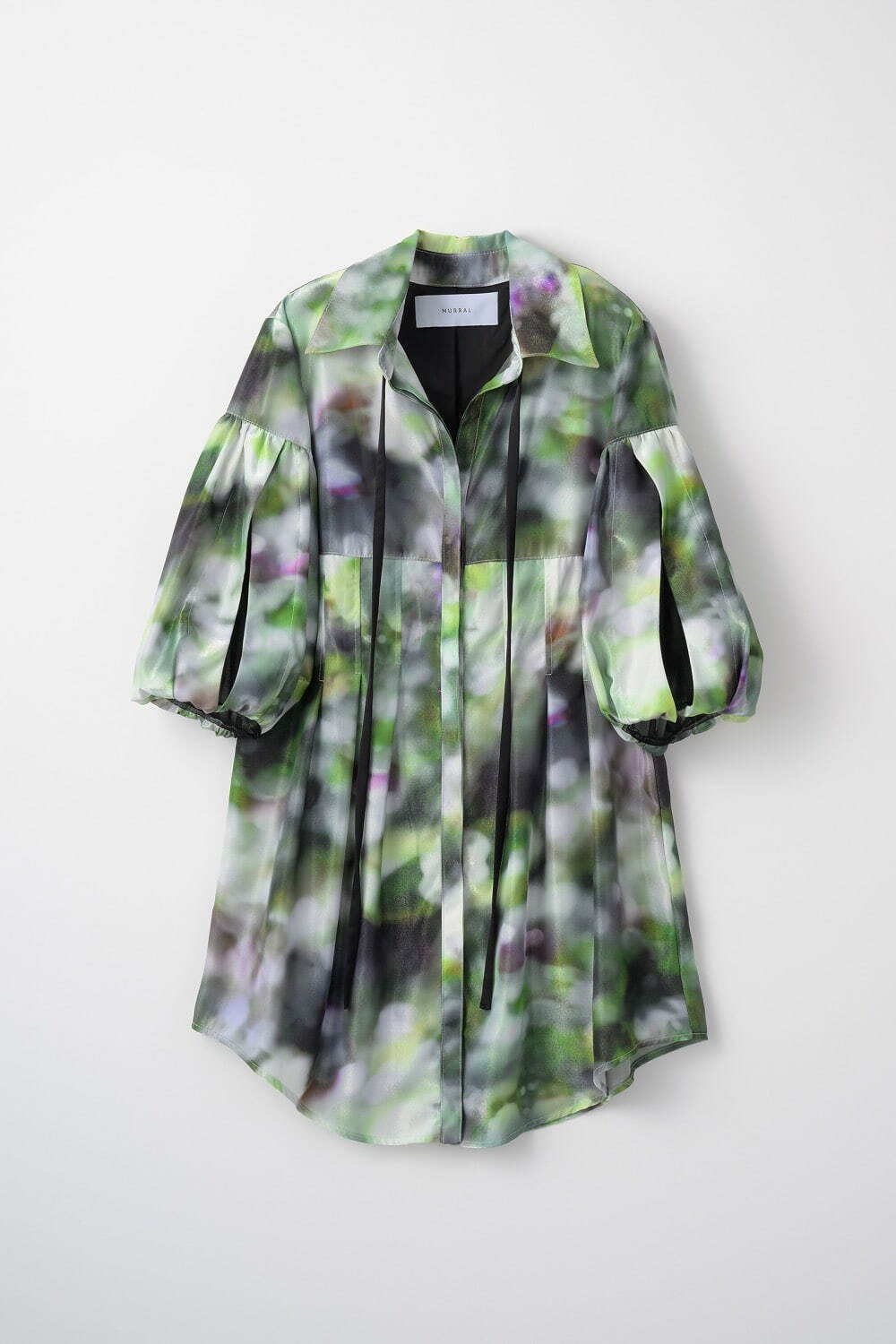 ミューラルの24年春夏新作、“あわいゆく花”のレイヤードドレス＆“花弁