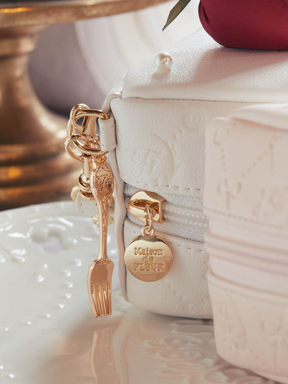 メゾン ド フルール“まるでロールケーキ”なショルダーバッグ＆いちご