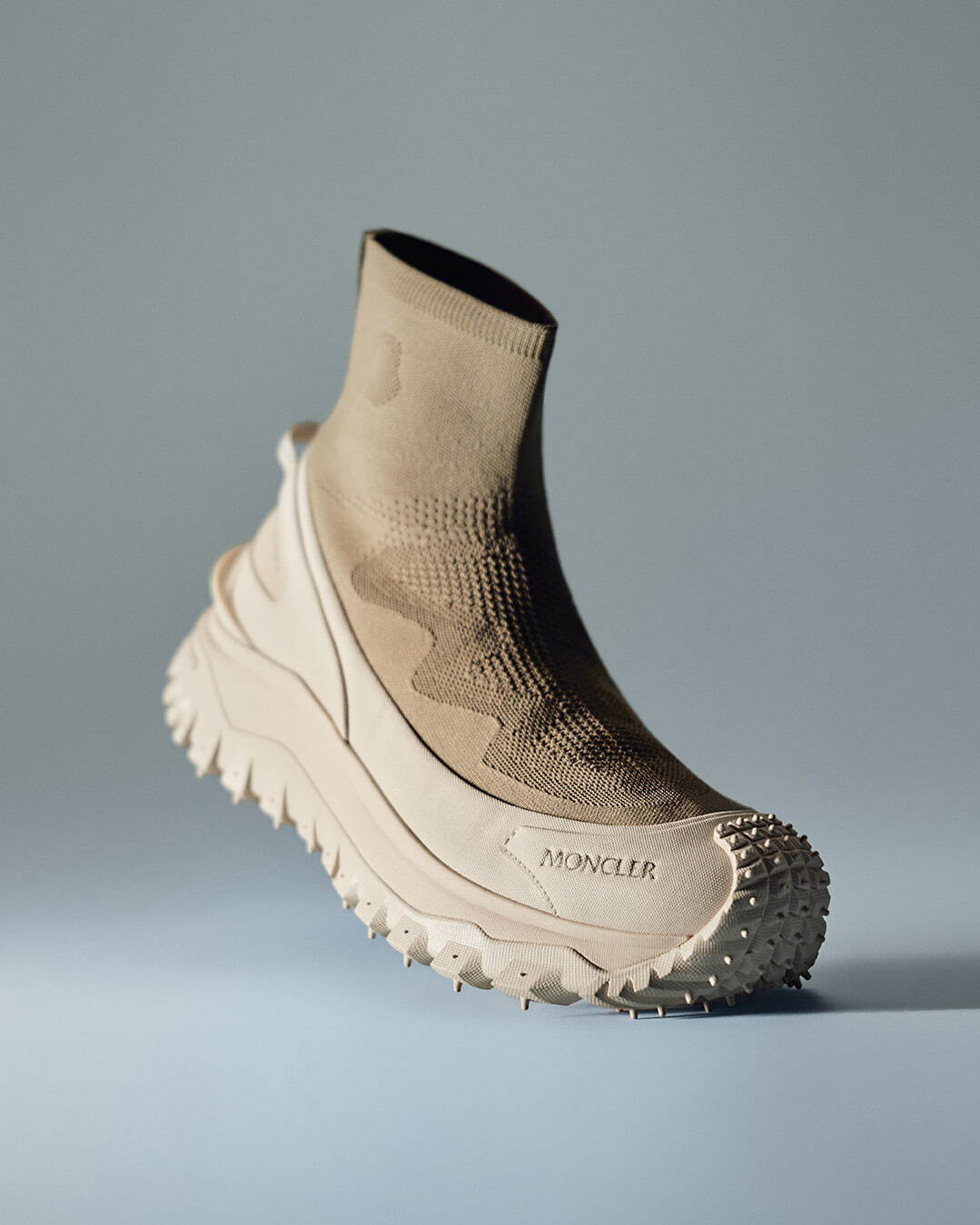 モンクレール「トレイルグリップ」“ソックス型ニットアッパー”の