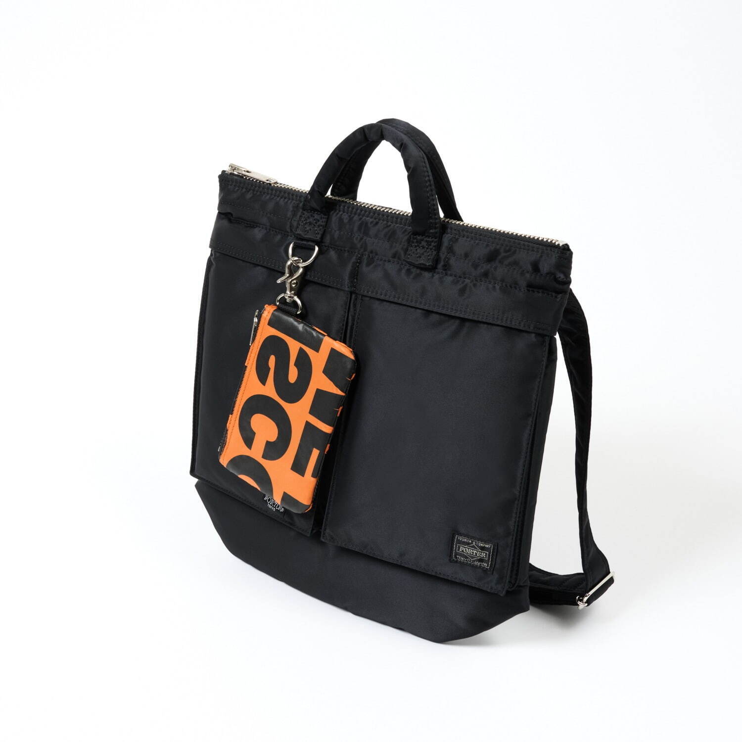 コム デ ギャルソン×ポーター「タンカー」ヘルメットバッグ、大胆な