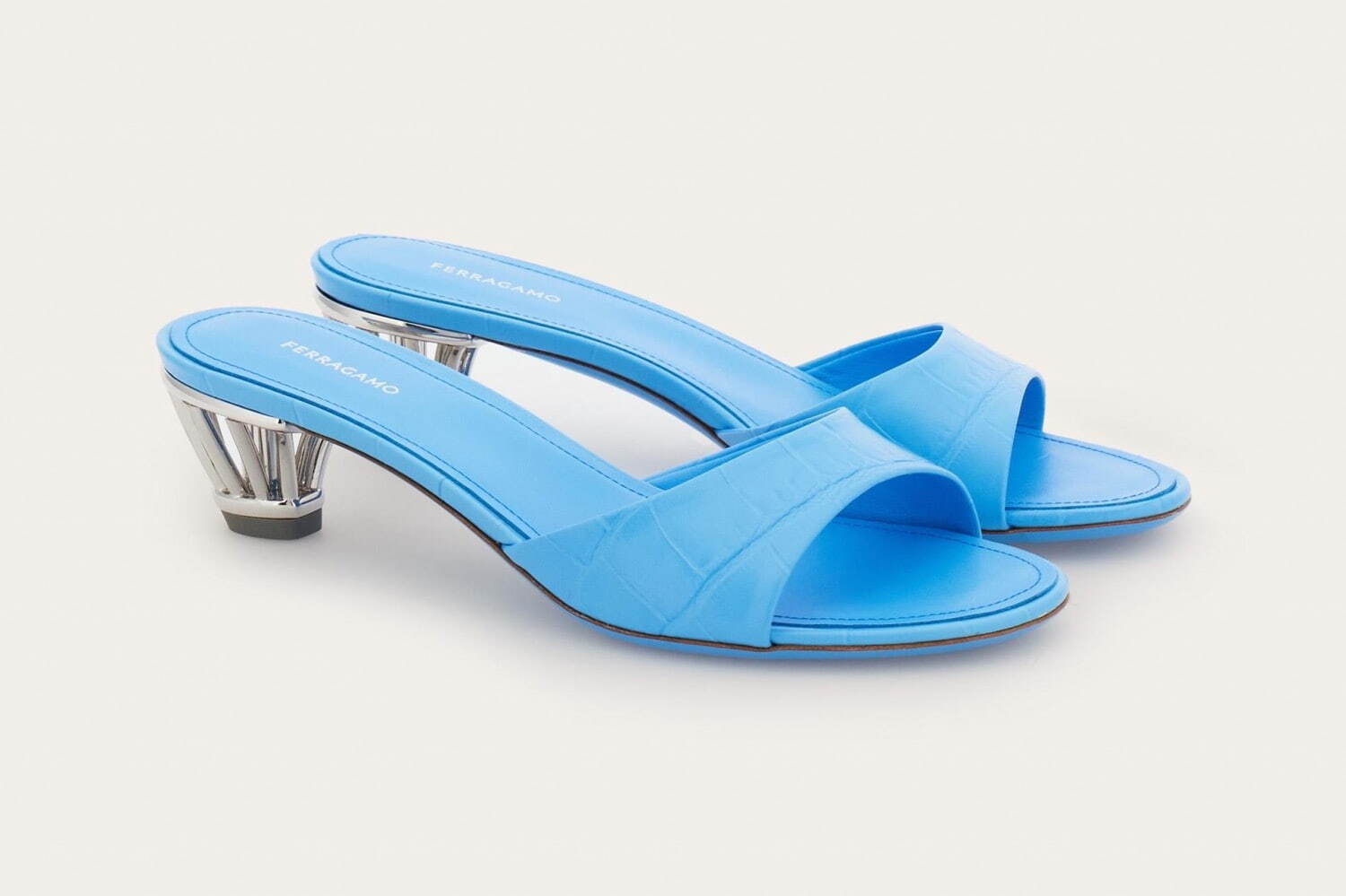 フェラガモの24年春夏新作ウィメンズシューズ、“ケージ状ヒール”の