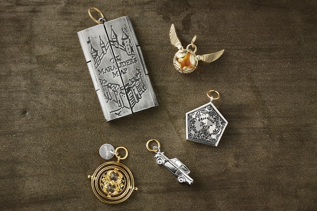 映画『ハリー・ポッター』×アガットコラボジュエリー、4つの寮の紋章