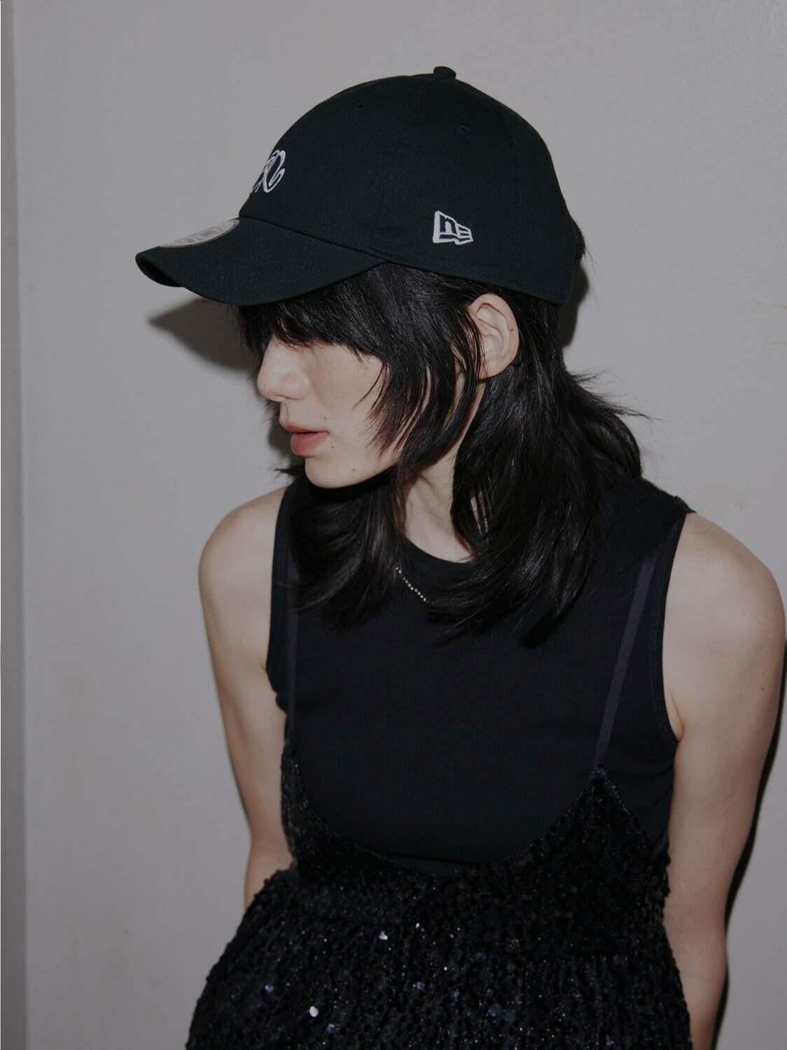 ニューエラ×アメリが初コラボ、ロゴ刺繍入りヴィンテージ風ベース