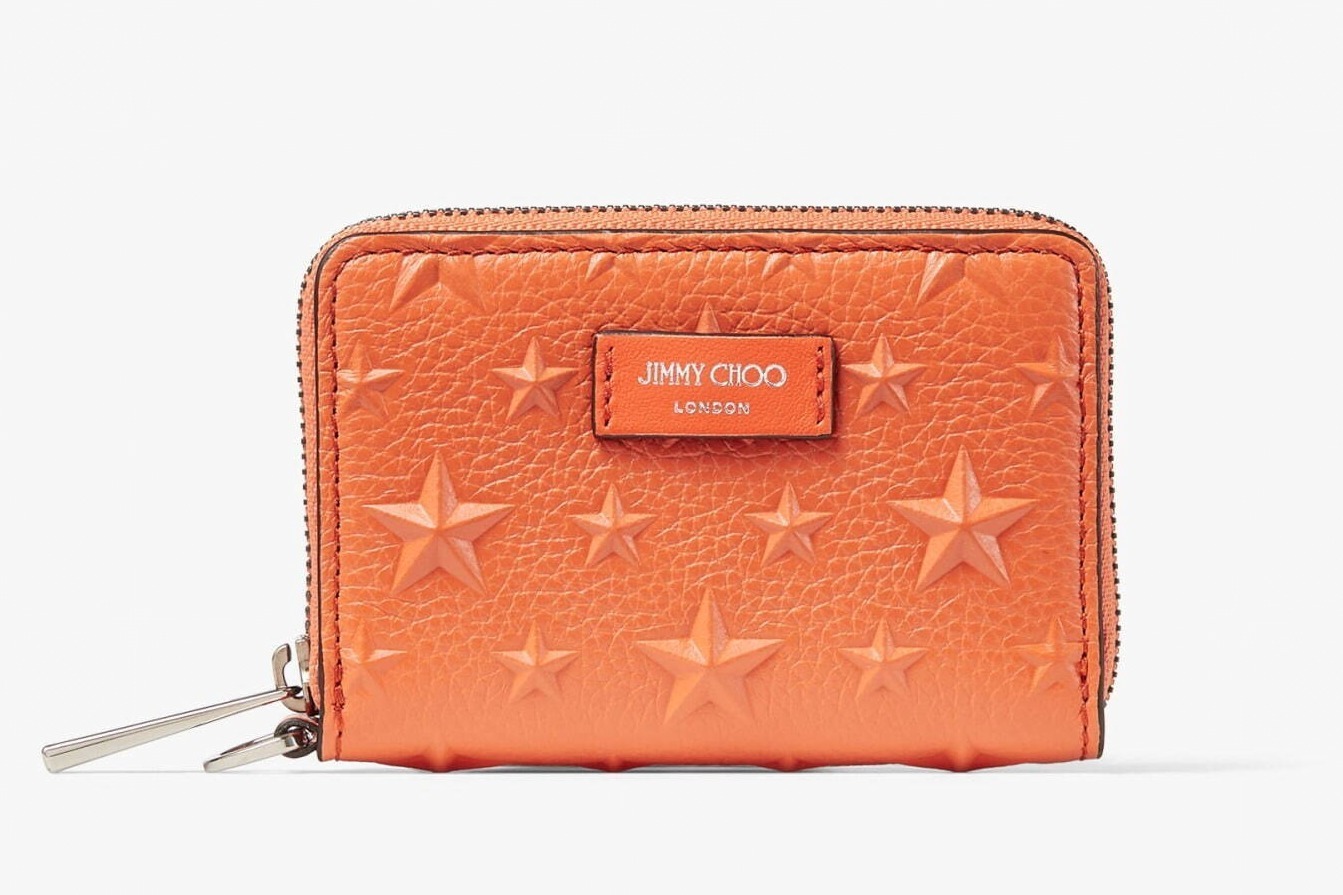 ジミー チュウより“スター”のエンボス加工施したメンズトートバッグ