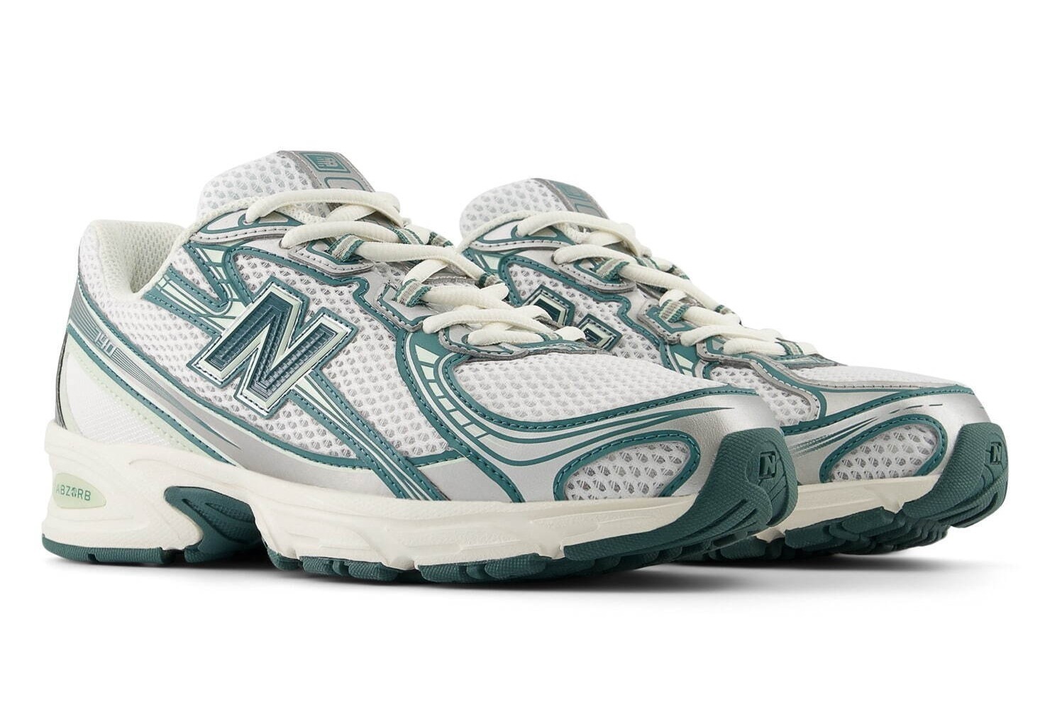 ニューバランス“2000年代”のランニングスニーカー「740」復刻