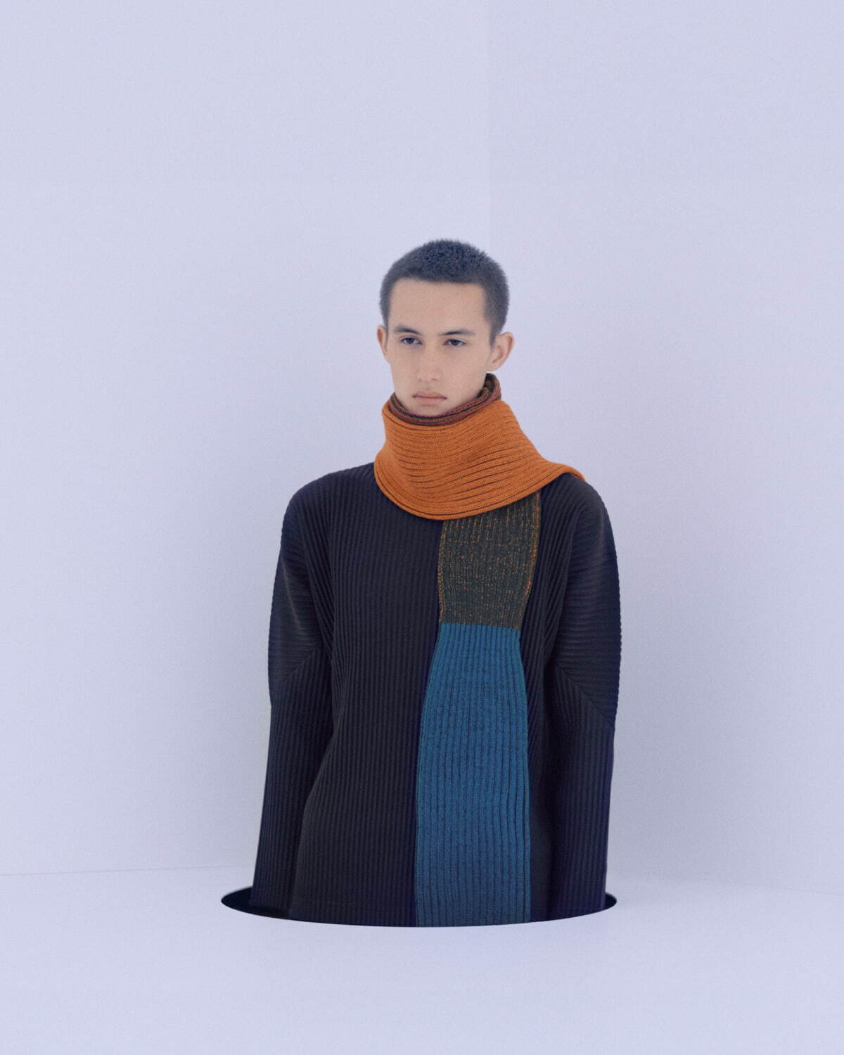 オム プリッセ イッセイ ミヤケ24年秋冬のマフラー、アレンジ可能な