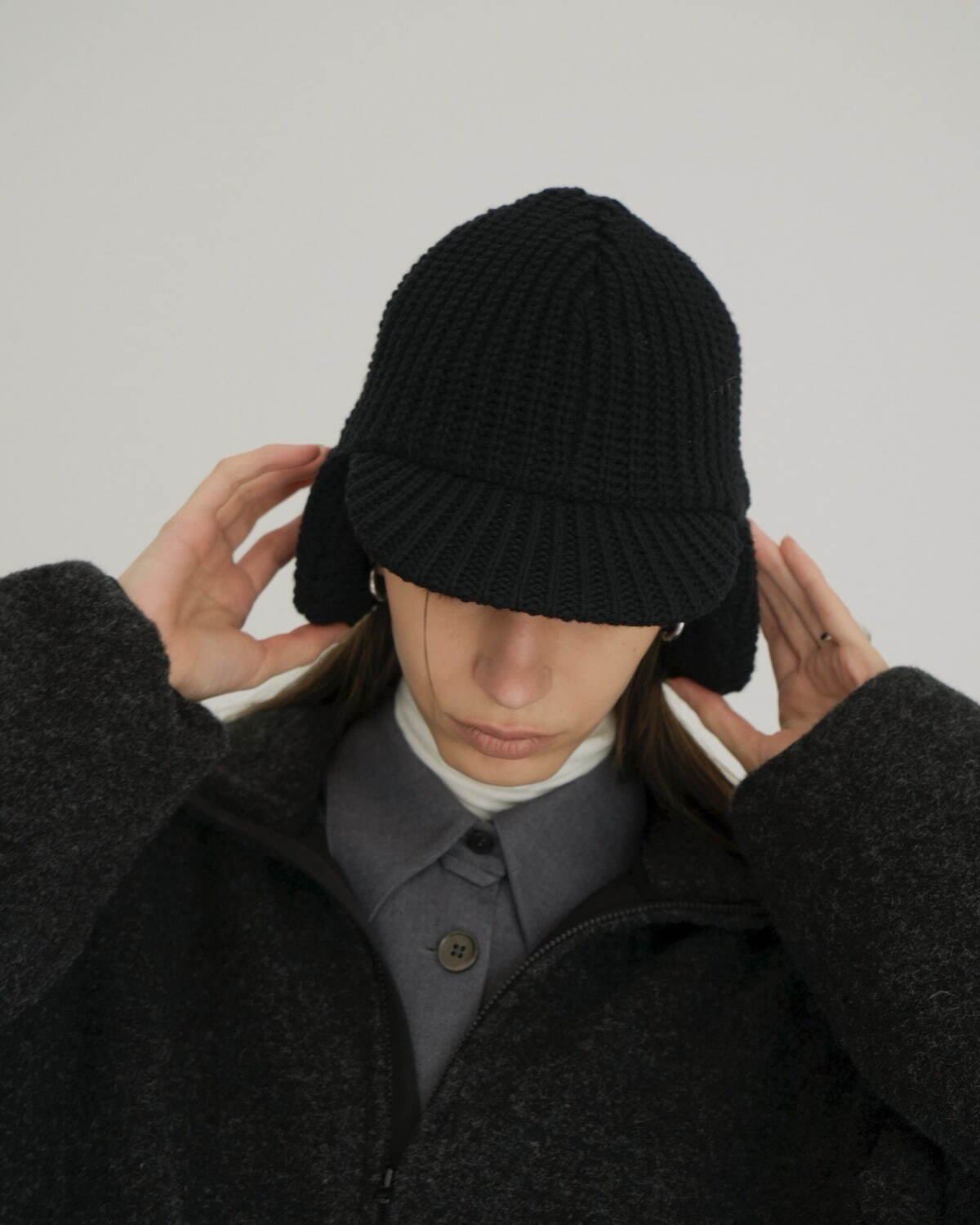 クラネ×キジマ タカユキ、折り返せるイヤーマフ付き”手編み風”ニット