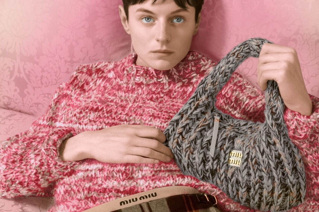 ミュウミュウ“ヴィンテージをリメイク”花柄刺繍のレザージャケット