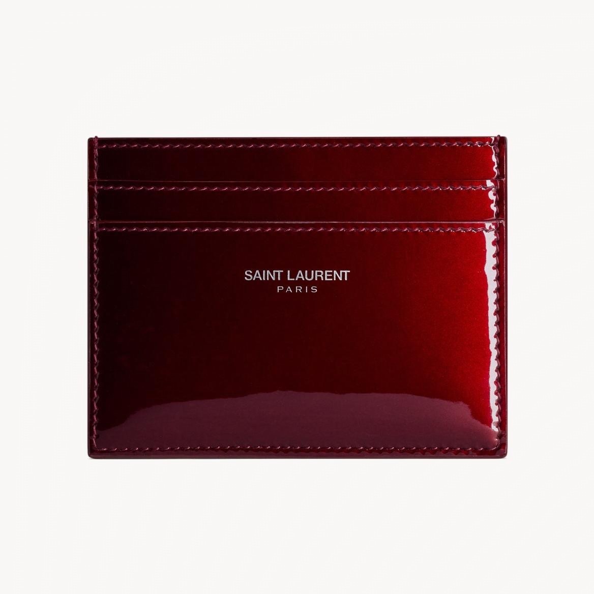 サンローランのメンズ財布、“艶やかボルドー”パテントレザーの二つ折り