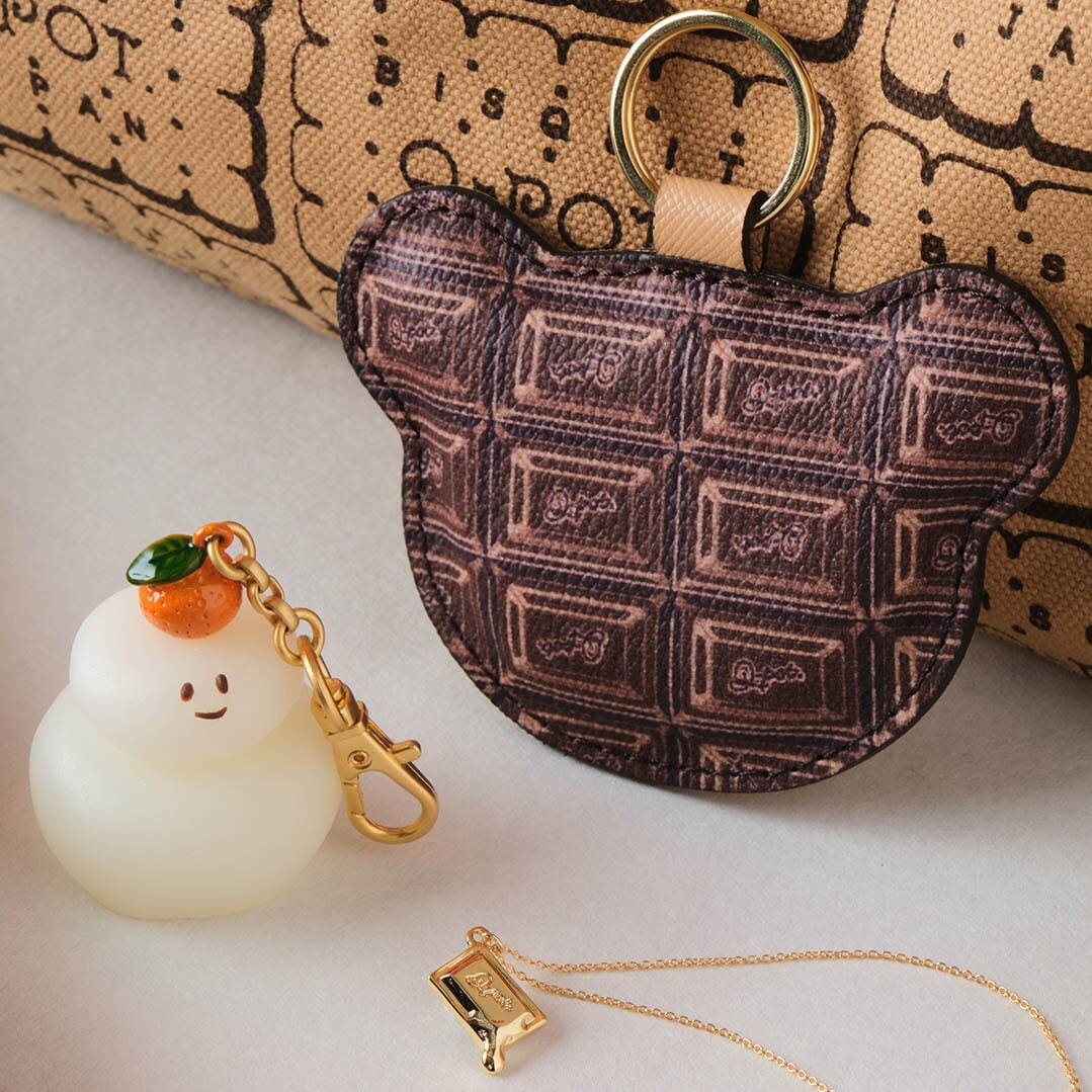 Q-pot.2025年福袋、“鏡餅おばけちゃん”の限定チャーム＆板チョコ風