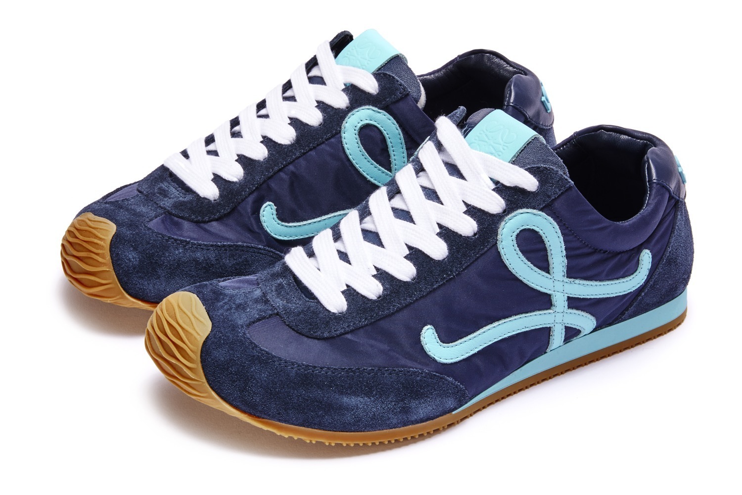 ロエベ25年新春ウィメンズウェア＆シューズ、“雲の総柄”セットアップや