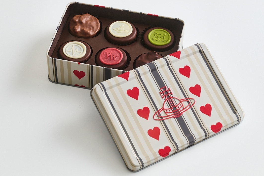 ヴィヴィアン・ウエストウッド“ハート＆オーブ”柄のチョコレート缶