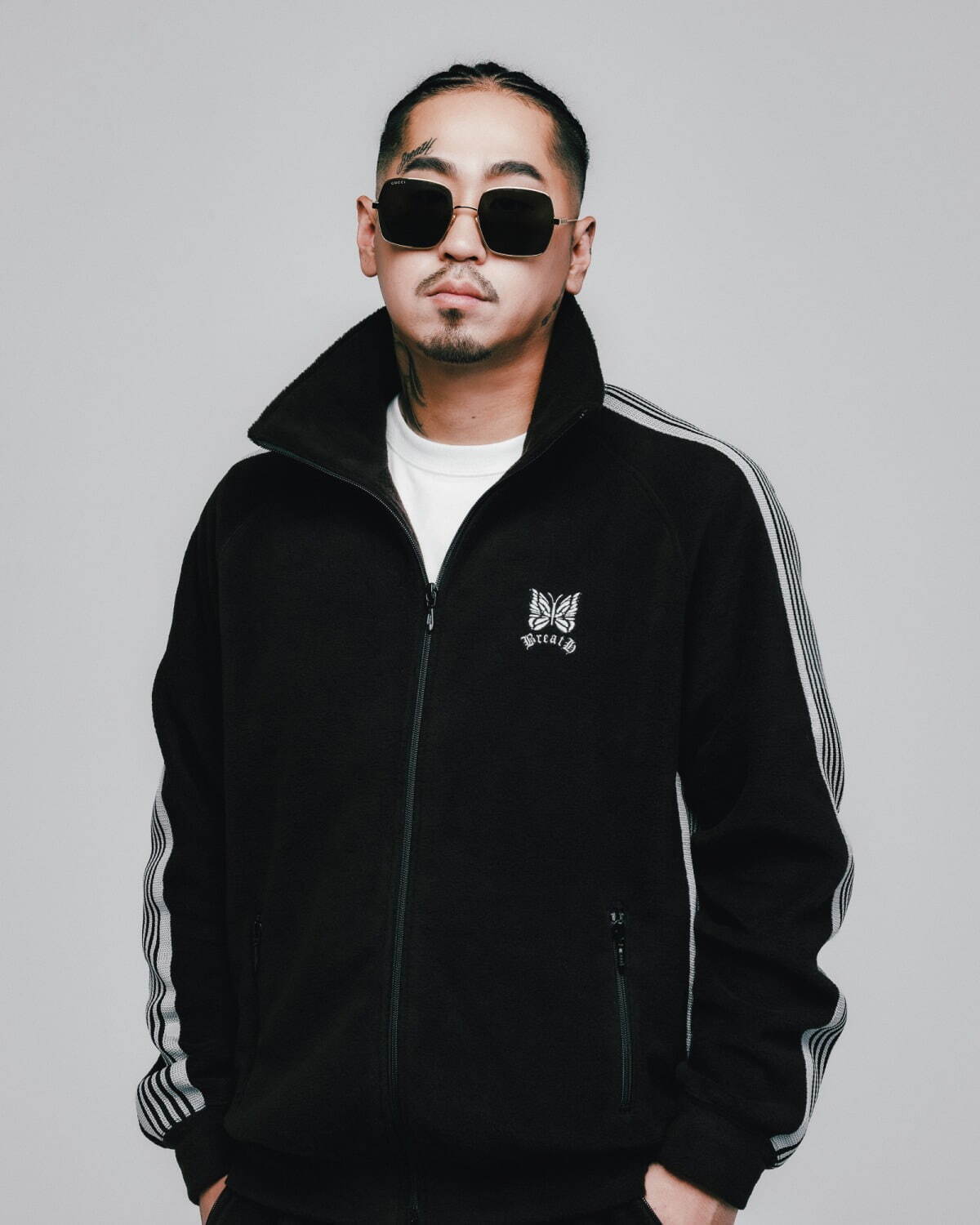 ニードルズ×BAD HOP「ブレス」フリース素材のトラックジャケットなど