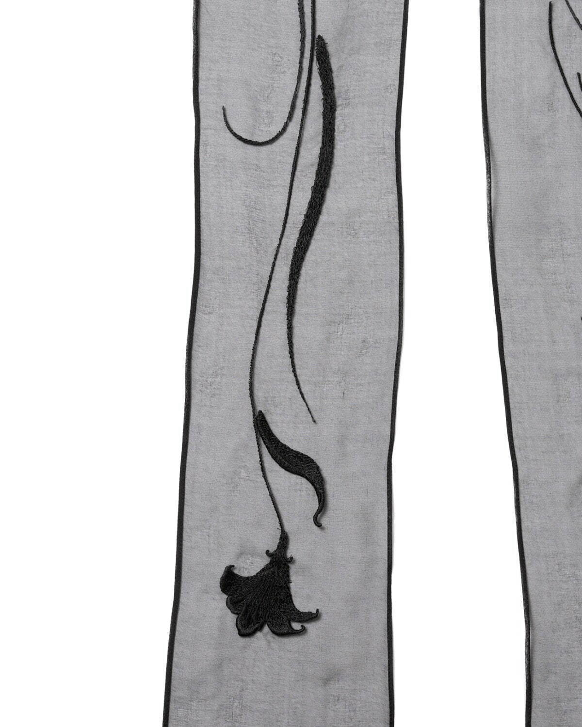 マメ クロゴウチ“繊細な花柄刺繍”シアースカーフ、ドーバー銀座＆直営