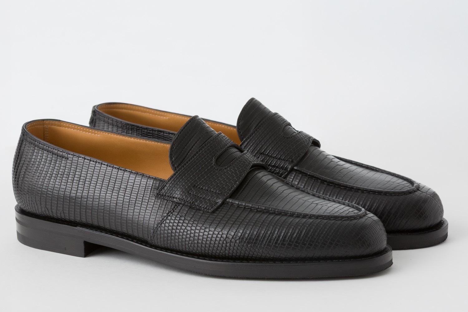 ジョンロブのローファー「ロペス」リザードアッパーやバイカラーの