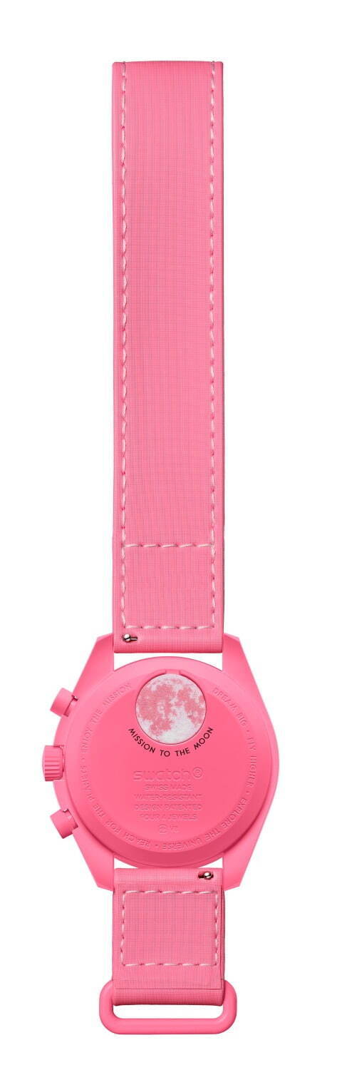 オメガ×スウォッチの腕時計「ムーンスウォッチ」ピンクの月が現れる