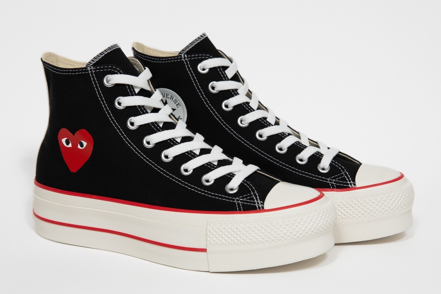 プレイ・コム デ ギャルソン×コンバース初の厚底スニーカー