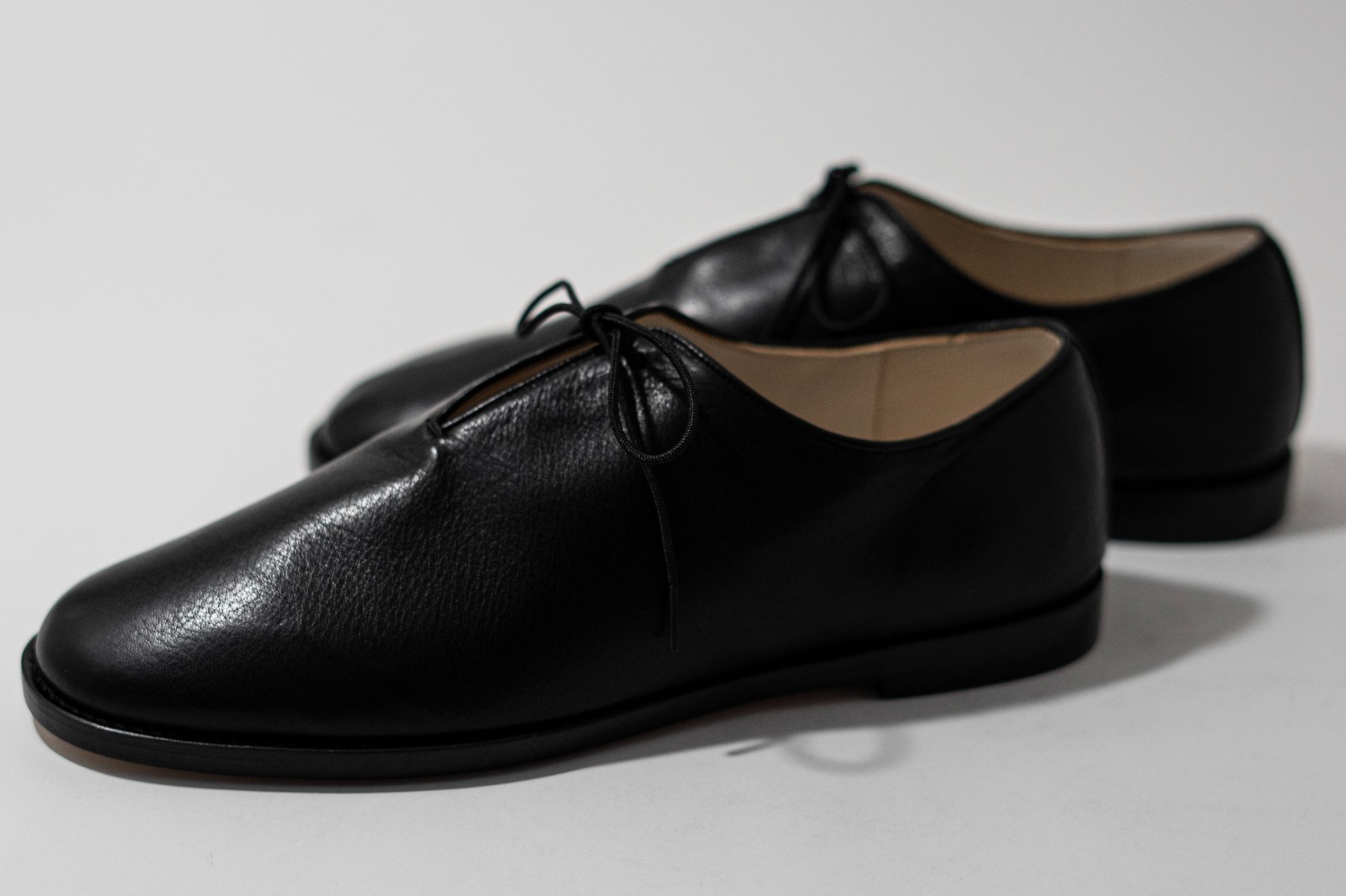 ビューティフル・シューズのレザーシューズ、柔らかレザー＆曲線