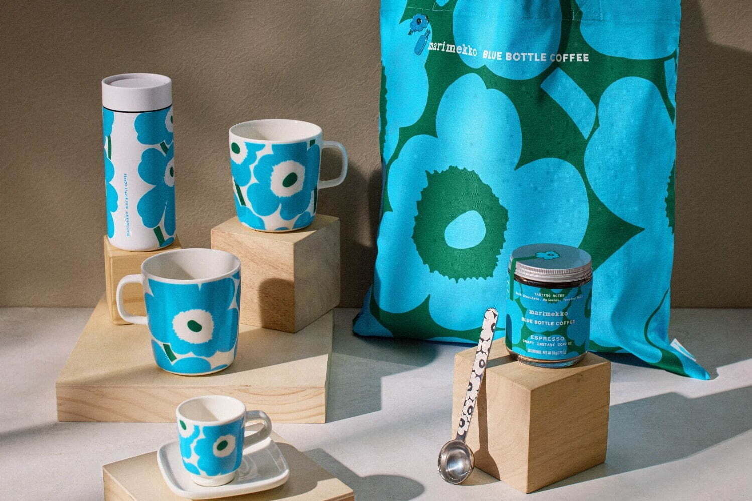 マリメッコ×ブルーボトルコーヒー“青いウニッコ”マグやタンブラー
