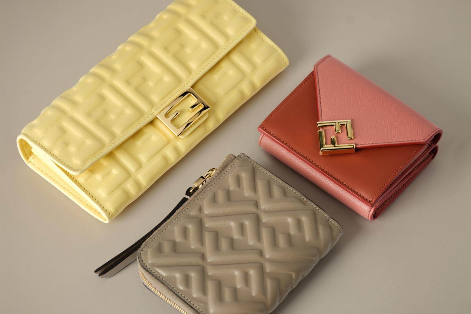 フェンディ「FF」ロゴ財布に新作ソルベイエロー＆マカロンピンク
