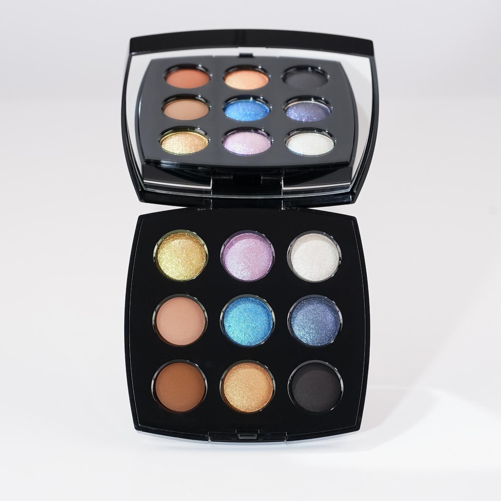 シャネル2025年クリスマスコスメ、9色アイシャドウ「レ ヌフ オンブル