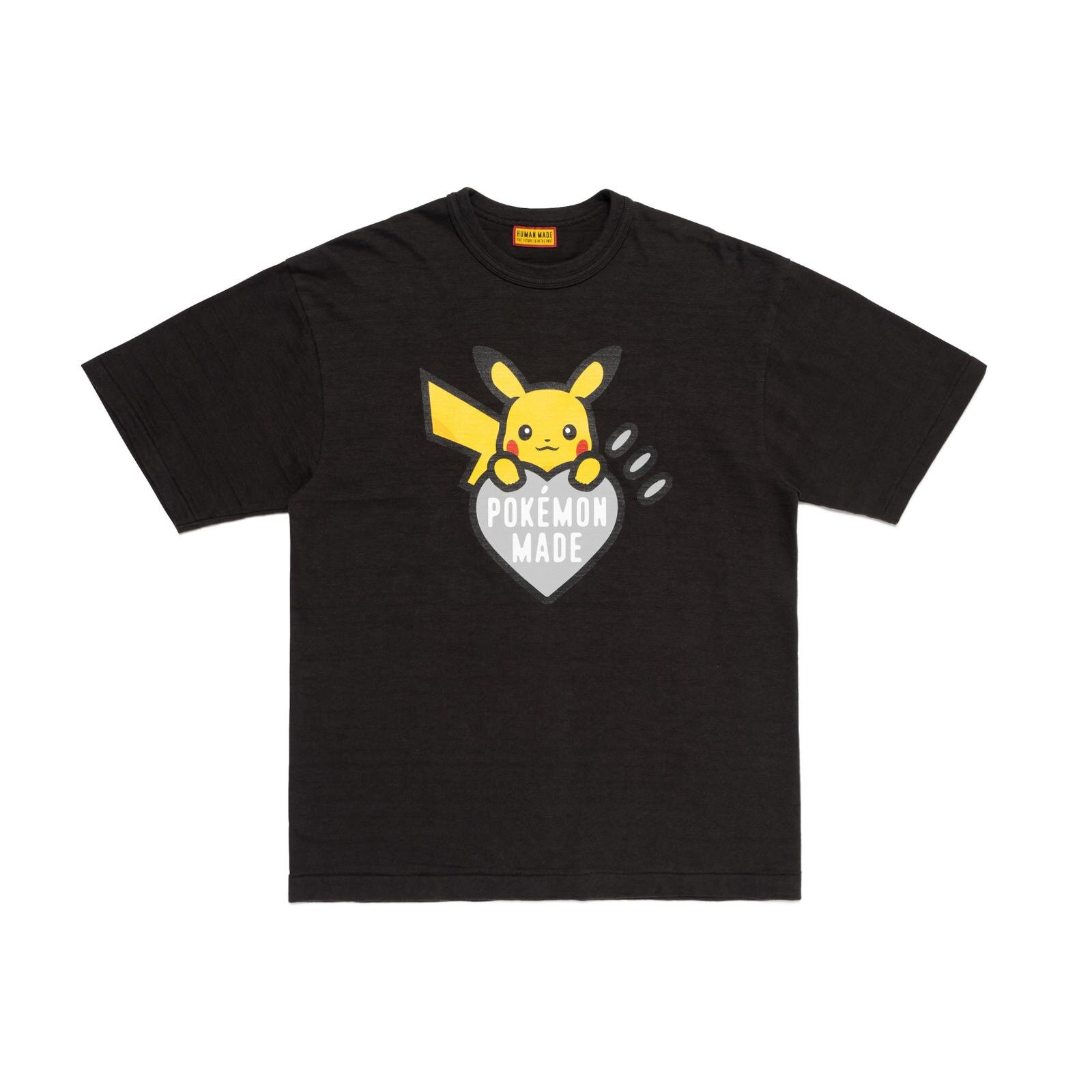 ヒューマンメイド×ポケモン“ハートロゴ”を抱えるピカチュウTシャツや