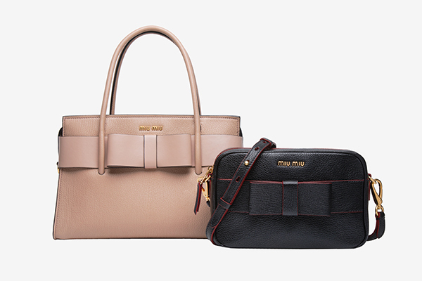 ミュウミュウの新作バッグ「マドラス フィオッコ」大きなリボンを