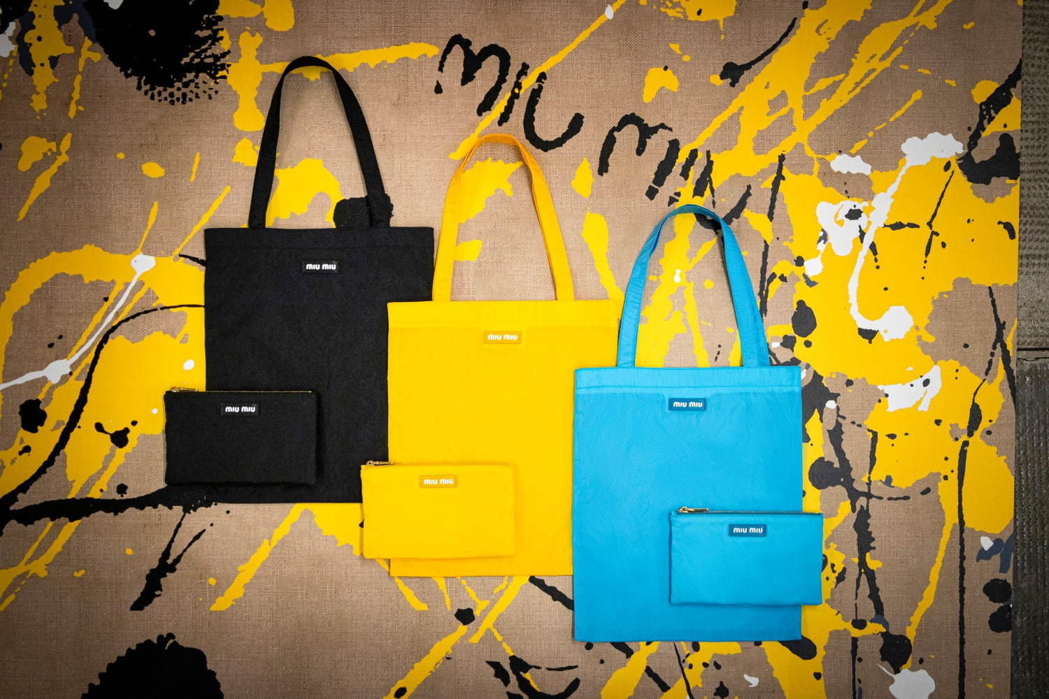 ミュウミュウから新作“花柄”ハンドバッグや初のステーショナリー