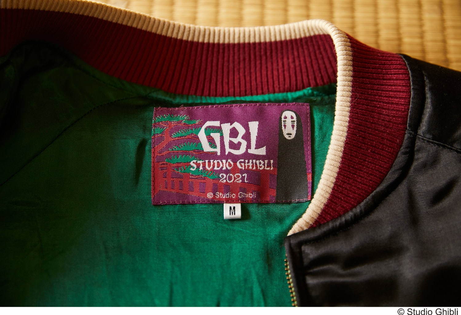 千と千尋の神隠し』油屋が舞台“青蛙を呑み込むカオナシ”のスカジャン