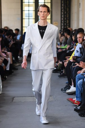 クリスチャンダダ 2019年春夏コレクション - 荒木経惟と描く色の世界