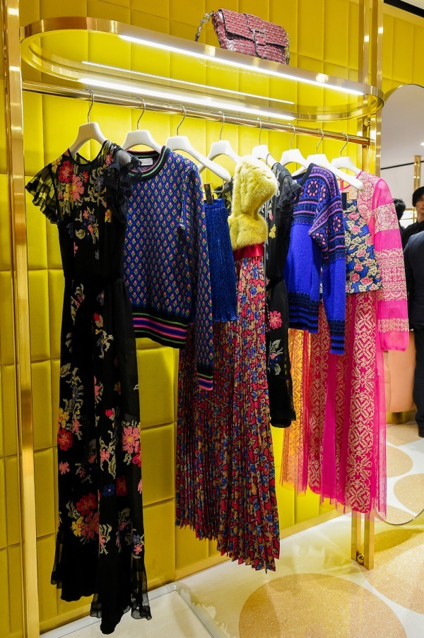 レッド ヴァレンティノ、表参道に旗艦店オープン - 限定カプセル