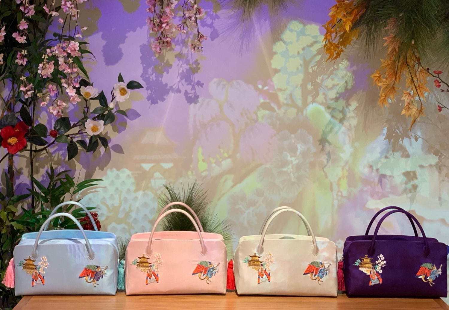 ケイタマルヤマの新作「利休バッグ」、アーカイブ地＆立体フラワー刺繍