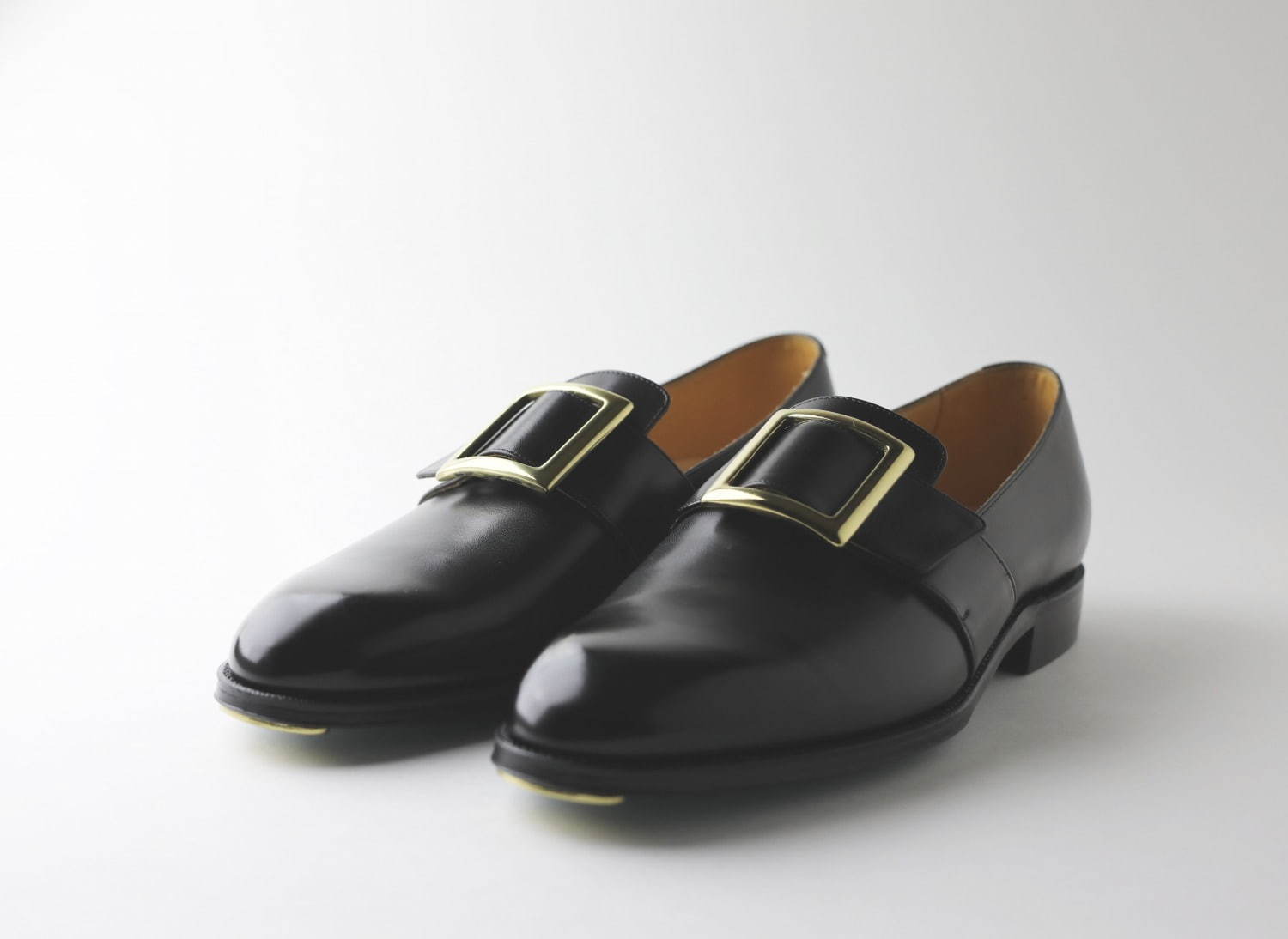 トゥモローランドよりカルマンソロジー初の別注メンズシューズ - 金