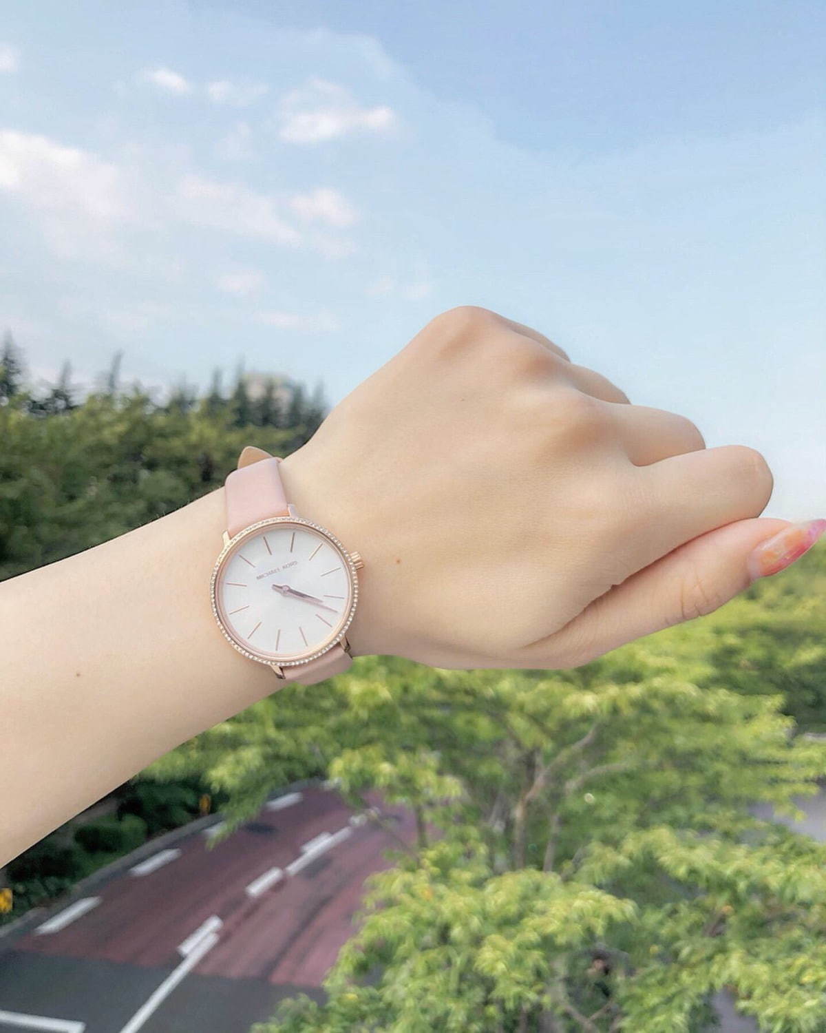 マイケル・コース“キラキラ”輝くストーン付き腕時計、ブラウンor