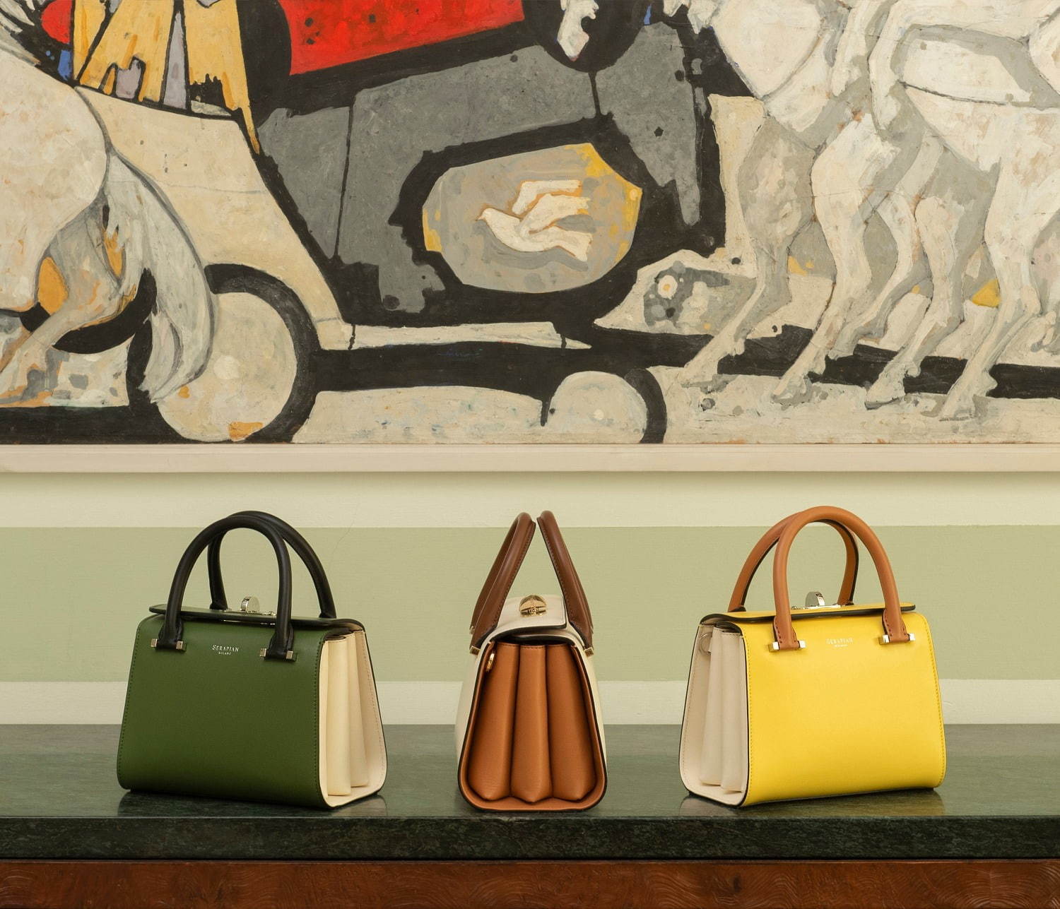 ミラノの老舗レザーブランド「セラピアン」日本初のウィメンズ直営店が