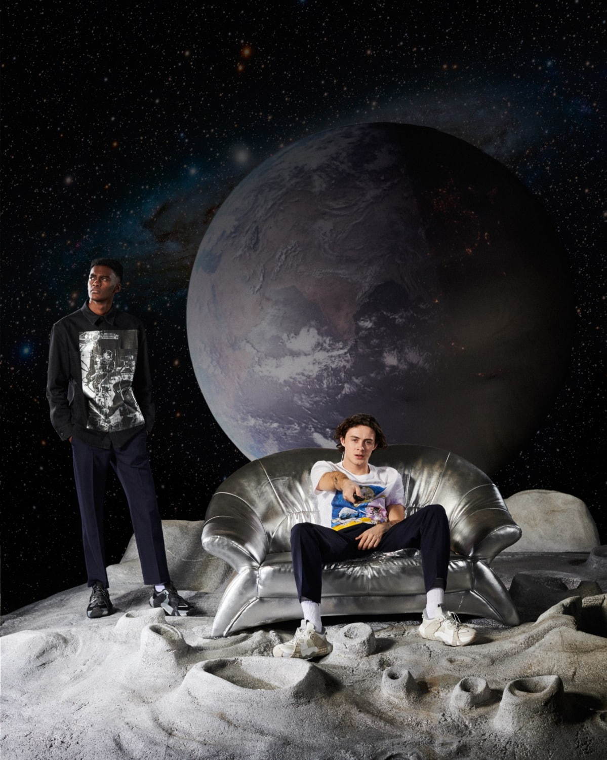 ヴァレンティノのメンズ新作「スペースランド」“宇宙への旅”を描く