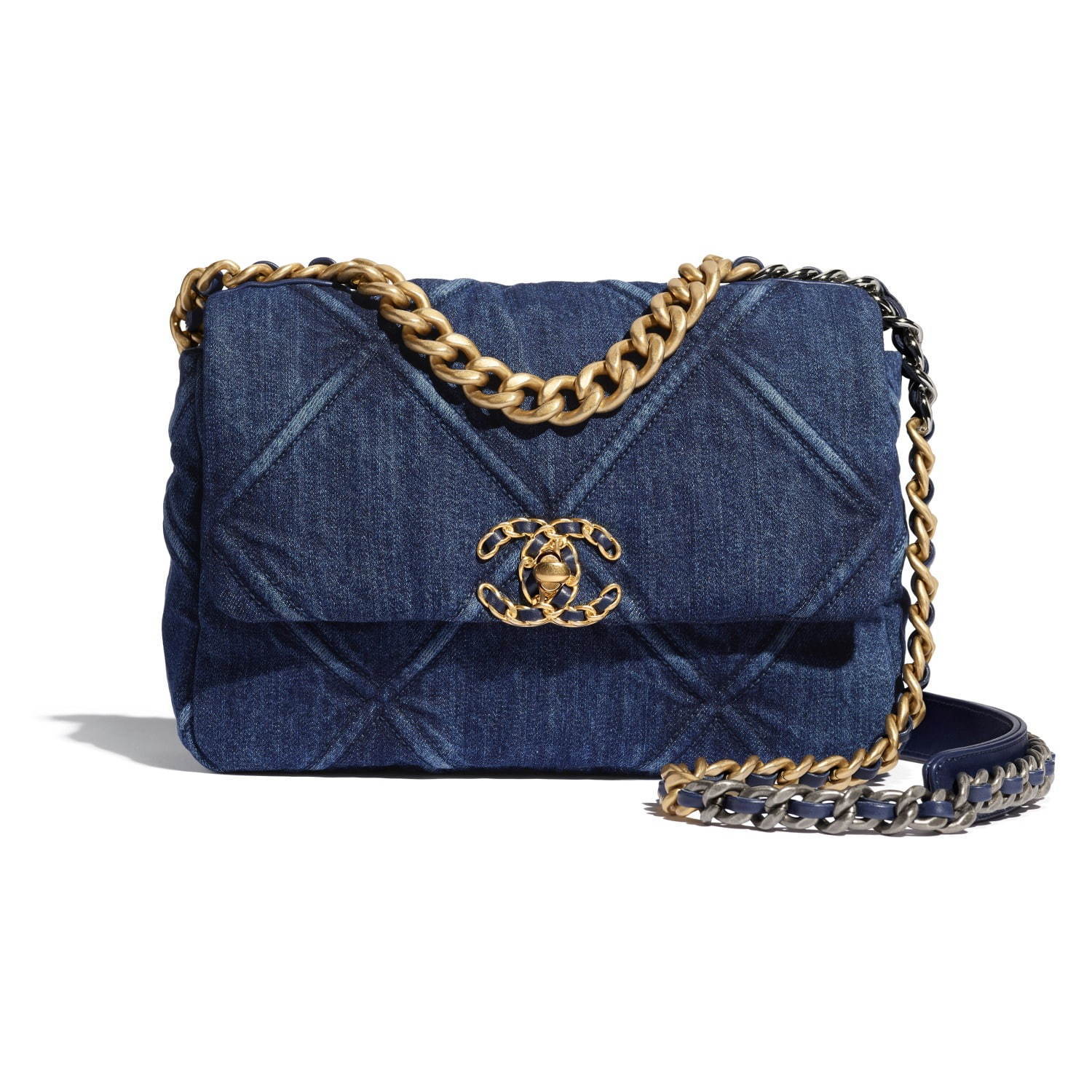 シャネルの人気バッグ「CHANEL 19」にデニム新登場、ヴィヴィッド色