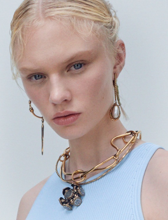 アレキサンダー・マックイーンの新作ジュエリー、アンティークゴールド