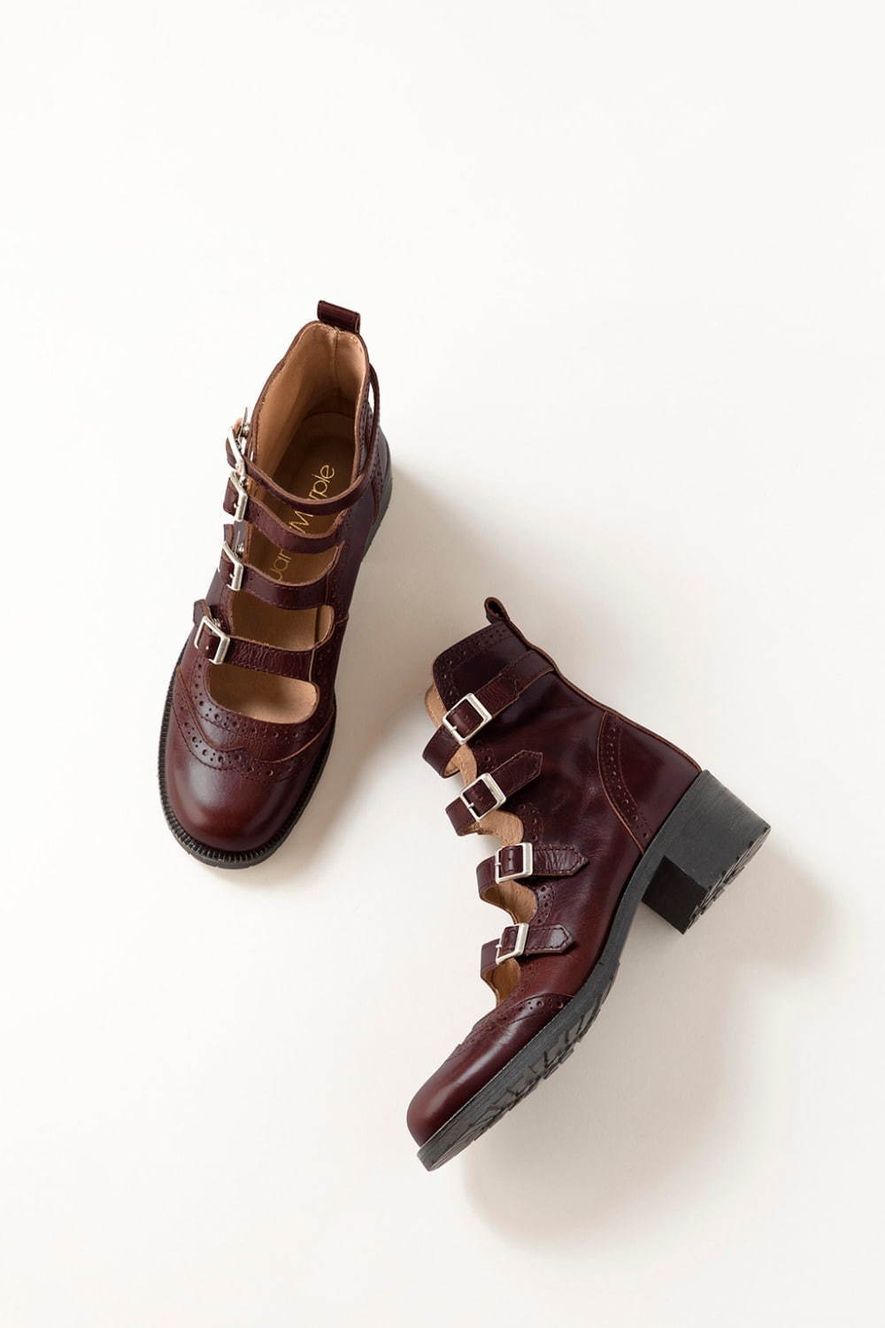 ジェーンマープル「4ストラップシューズ」キップオイルレザーを用いた
