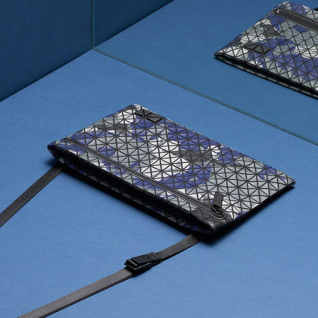 BAO BAO ISSEY MIYAKE“メタリックカラー”の新作バッグ、バイカラー
