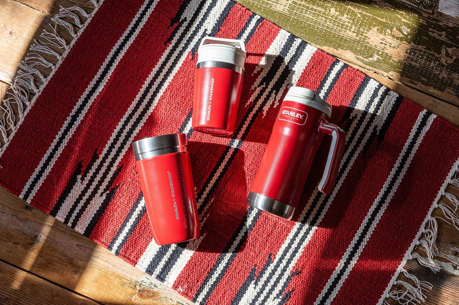 スターバックス×スタンレー、レッドカラーの新作ステンレスボトル3種